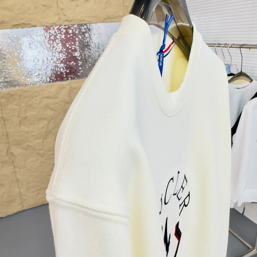 ： 🤳𝐌𝐎𝐍𝐂𝐋𝐄𝐑 ：☑️ 440 👕 ：☑️ 1*1 。🔜 。 ：☑️ 3D ，🇧🇫 1：1 。 ， ， ！🇲🇩 ！ Size：☑️S 〰️M 〰️L 〰️XL 〰️XXL